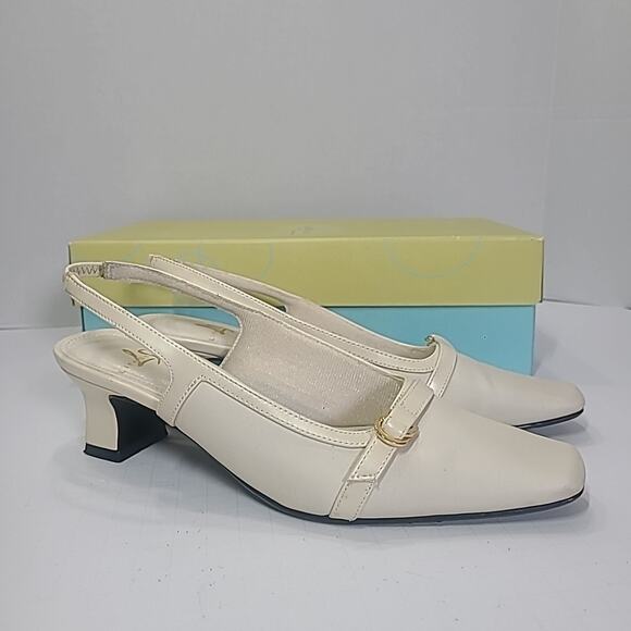 LifeStride Norma Deville Kitten-Heel Slingback Pumps Bone Women’s Size 7 - Picture 1 of 9
